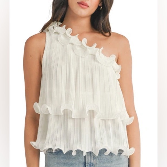 Lush Tops - NWOT SIZE L Lush White Asymmetrical Ruffled Tank Top